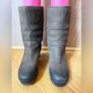 UGG Boots Womens Size 7 Brown Lynnea Shearling Clog Wooden Heel Studded 3207